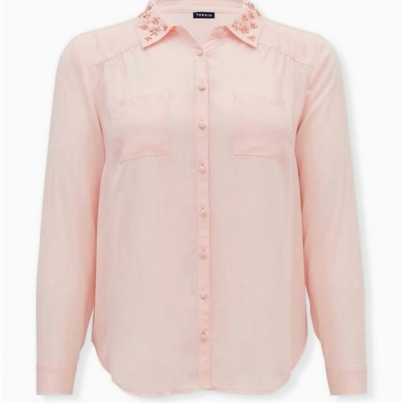 NWOT TORRID LIGHT PINK GEORGETTE EMBELLISHED COLLAR BUTTON FRONT BLOUSE - Picture 2 of 5